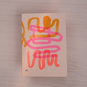 Briefpapierset mit abstraktem Muster und dicken Linien aufgedruckt in Orange, Pink und Gelb